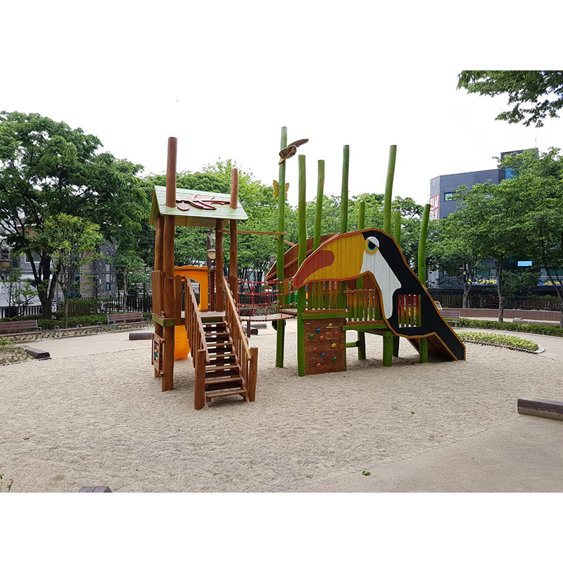 原木风格乌鸦滑梯